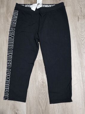 Under Armour Black Athletic Capris with Side Logo